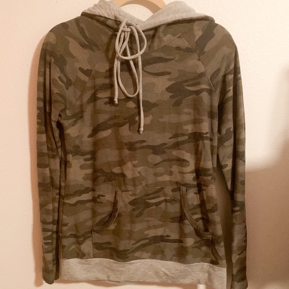 Pink Lily Camo Sweatshirt - Picture 2 of 2